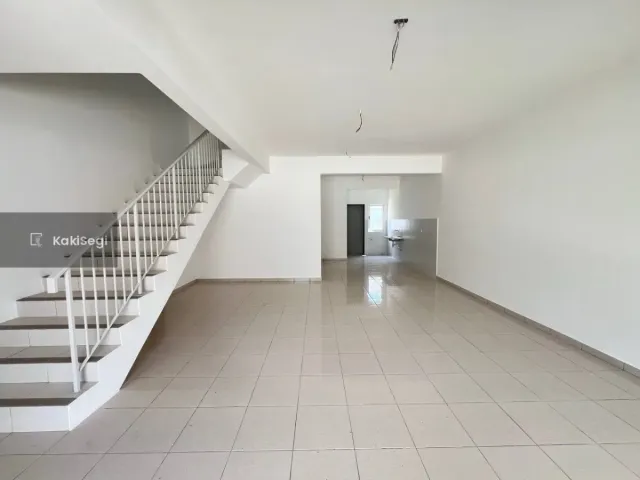 Rumah Teres Baru M Senyumia, Bandar Baru Salak Tinggi Sepang!