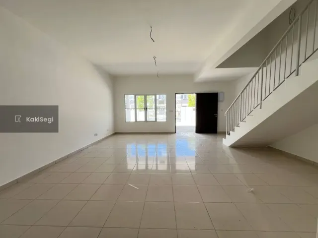 Rumah Teres Baru M Senyumia, Bandar Baru Salak Tinggi Sepang!