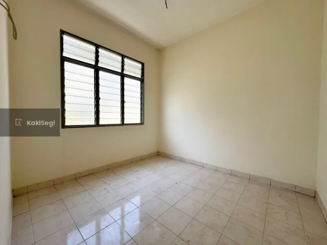 "Stress Cari Rumah Besar? Miliki Semi D Baru & Murah di Taman Dahlia, Salak Tinggi Sepang – Harga Runding Selesai!"