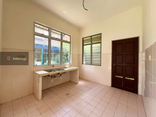 "Stress Cari Rumah Besar? Miliki Semi D Baru & Murah di Taman Dahlia, Salak Tinggi Sepang – Harga Runding Selesai!"