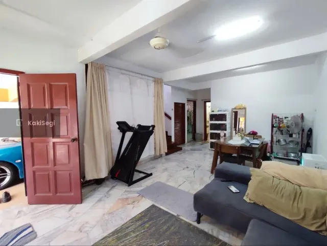 Sebelah Padang Golf Seremban, Paroi Jaya. Porch besar Gila!!