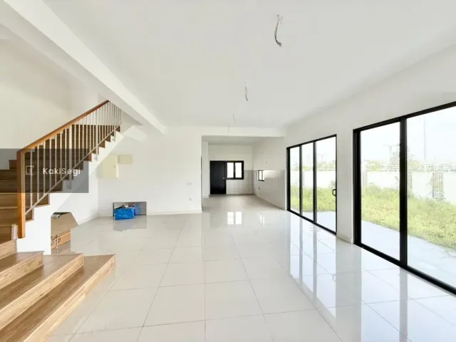 CORNER LOT SERENIA, SEPANG - LUAS SANGAT!!