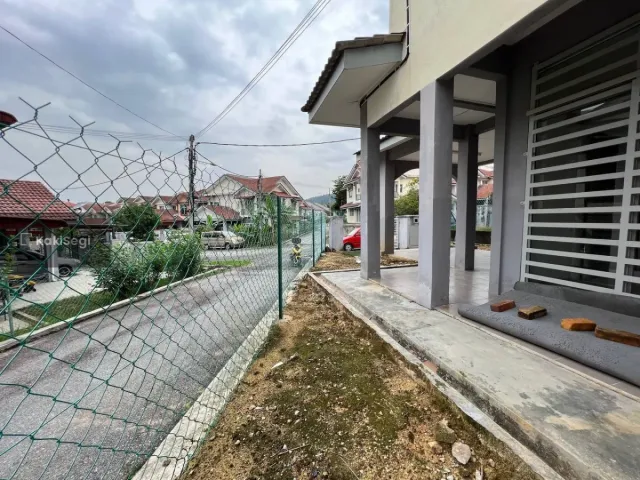 Teres 2.5 Tingkat End Lot Dekat KLIA & ERL Salak Tinggi, Sepang