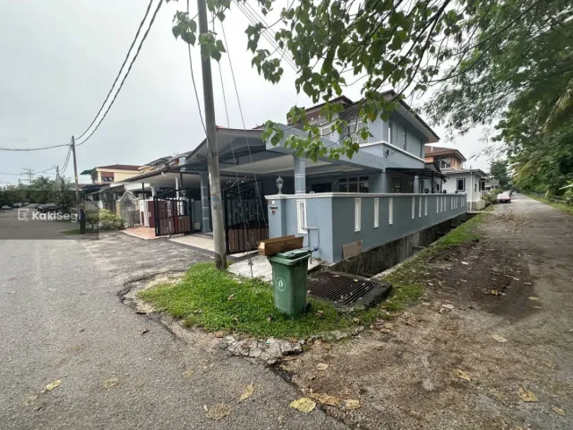 Rumah Teres End Lot  Renovated Bandar Tasik Kesuma Semenyih (Freehold)