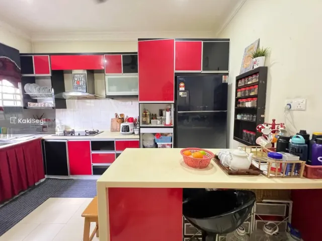 "Anak Selesa Bermain, Parking Luas! Rumah Corner Lot Facing Open di Sepang untuk Dijual"
