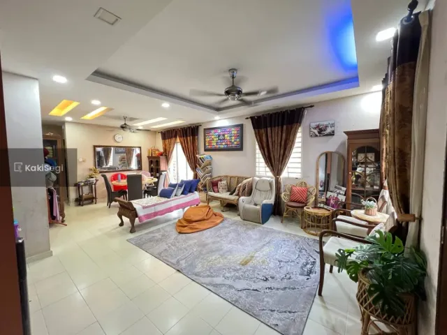 "Anak Selesa Bermain, Parking Luas! Rumah Corner Lot Facing Open di Sepang untuk Dijual"