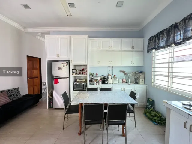 "Impian Rumah Setingkat Luas Jadi Kenyataan! Bungalow Cantik di Kampung Sri Gombak Indah, Batu Caves – Harga RM750k Nego, Ruang Maksimum Untuk Keluarga!"