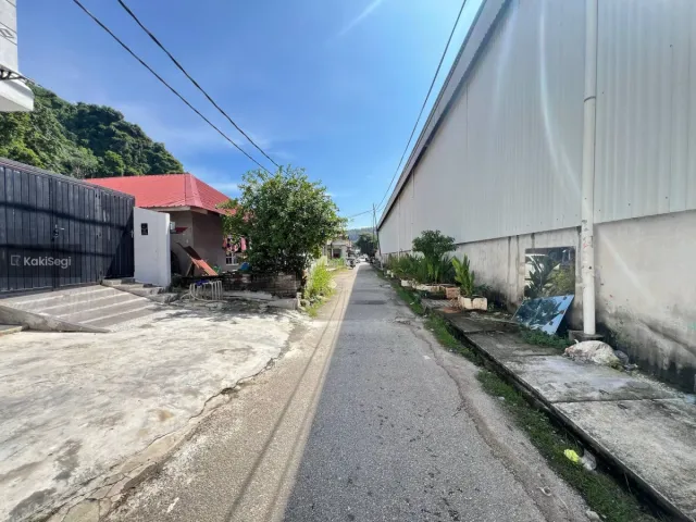 "Impian Rumah Setingkat Luas Jadi Kenyataan! Bungalow Cantik di Kampung Sri Gombak Indah, Batu Caves – Harga RM750k Nego, Ruang Maksimum Untuk Keluarga!"