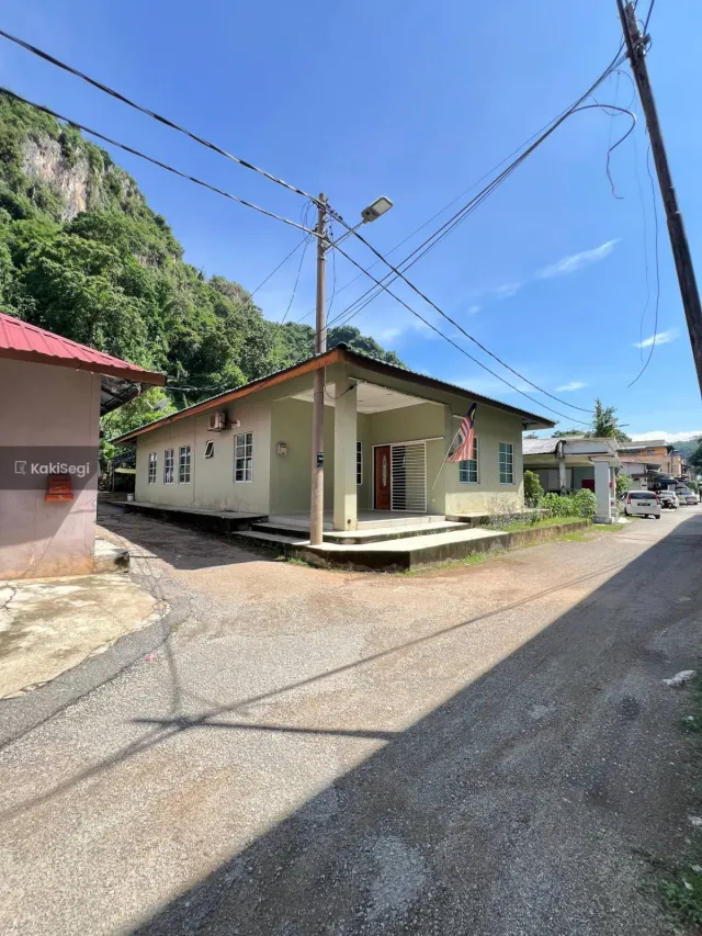 "Impian Rumah Setingkat Luas Jadi Kenyataan! Bungalow Cantik di Kampung Sri Gombak Indah, Batu Caves – Harga RM750k Nego, Ruang Maksimum Untuk Keluarga!"