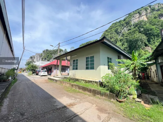"Impian Rumah Setingkat Luas Jadi Kenyataan! Bungalow Cantik di Kampung Sri Gombak Indah, Batu Caves – Harga RM750k Nego, Ruang Maksimum Untuk Keluarga!"
