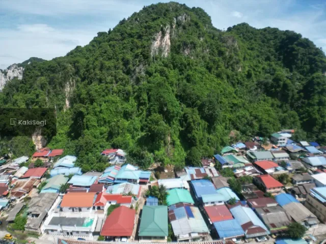 "Impian Rumah Setingkat Luas Jadi Kenyataan! Bungalow Cantik di Kampung Sri Gombak Indah, Batu Caves – Harga RM750k Nego, Ruang Maksimum Untuk Keluarga!"
