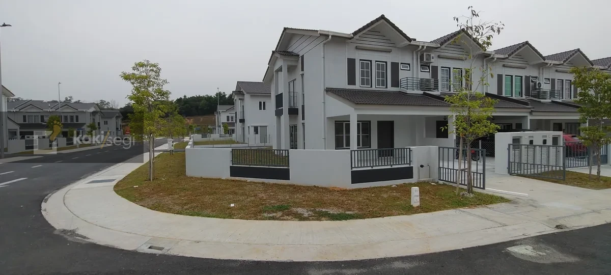 Corner Lot Rumah Baru Salak Tinggi, M Senyumia