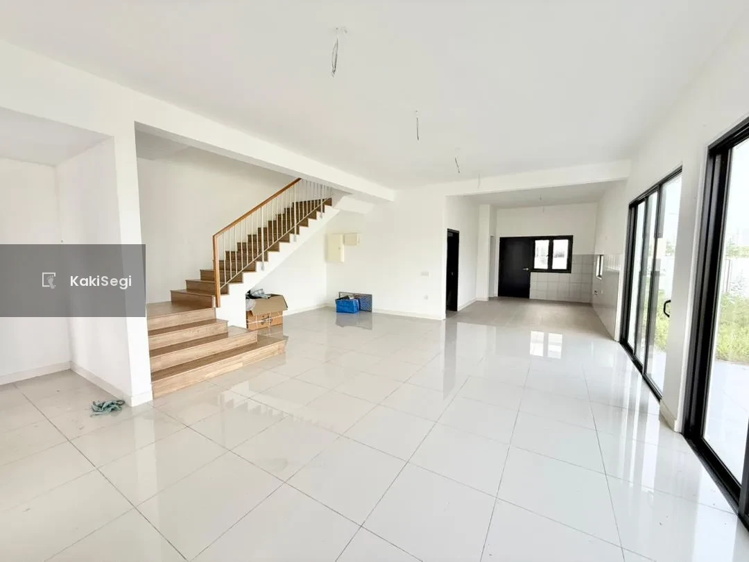 CORNER LOT SERENIA, SEPANG - LUAS SANGAT!!